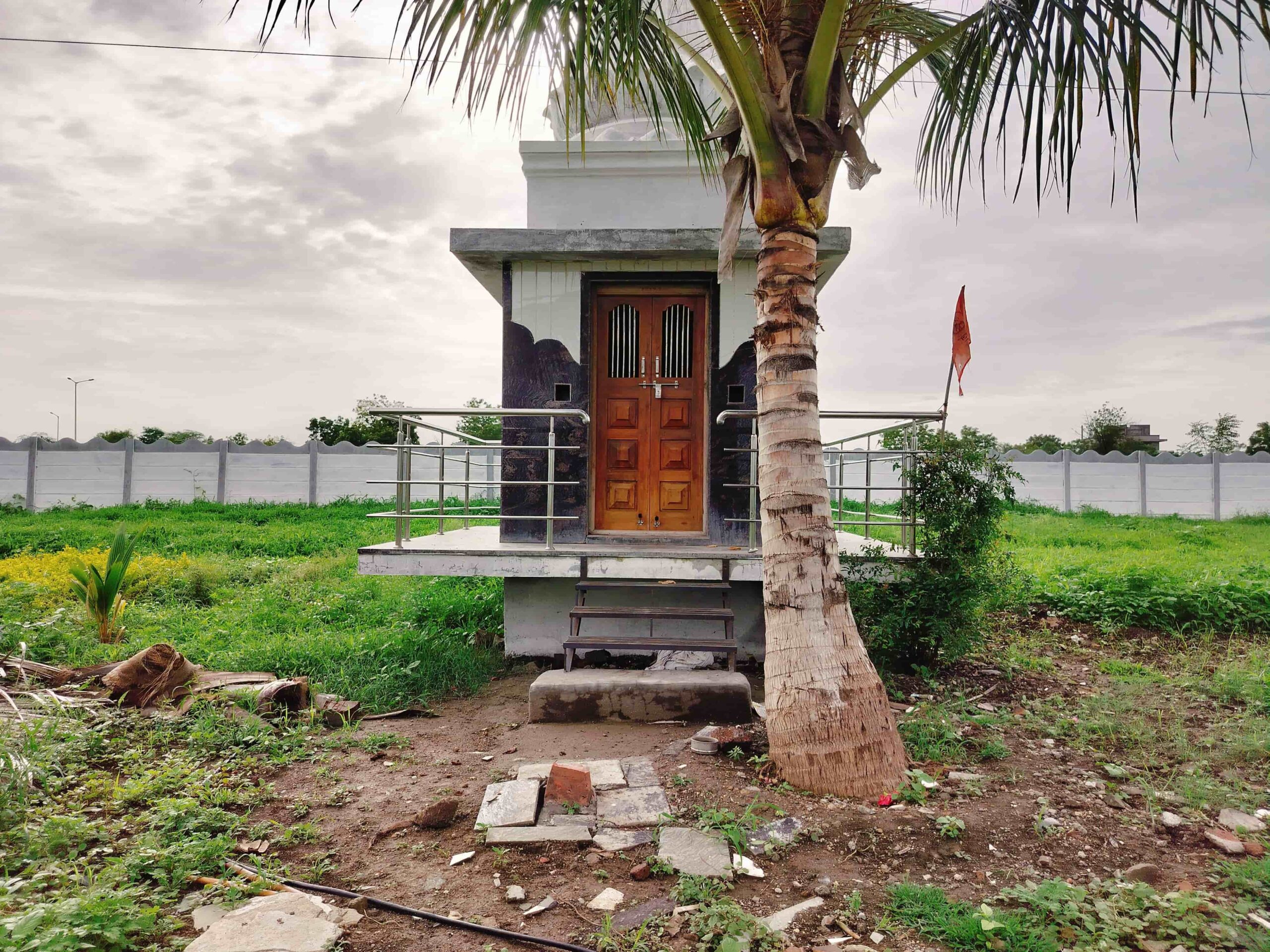 A small mahalaxmi temple in a field at Venkateshwara City in Vasant Vihar, Solapur. This image is from the website of Solaput Property, a real estate agency in Solapur.